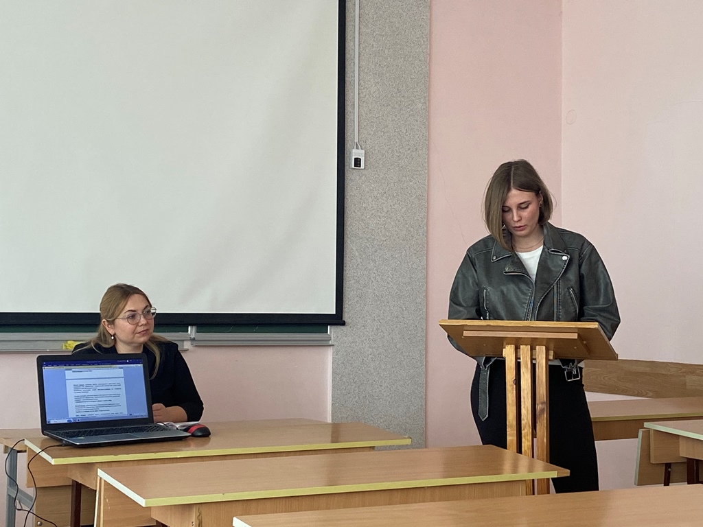 Доповідає здобувачка бакалаврського рівня вищої освіти спеціальності Журналістика, студентка третього курсу ТНПУ Наталія Кузнец